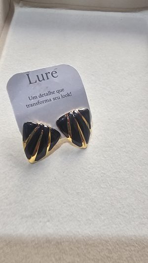 Brinco Dourado com preto