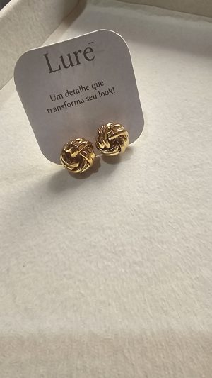 Brinco dourado pequeno